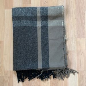 Plaid scarf with fringe